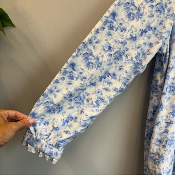 Lanz of Salzburg Medium Nightgown Fleece Blue White Floral Long Sleeve - Picture 5 of 10
